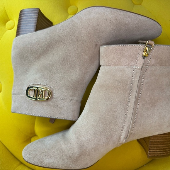 Ralph Lauren Wynne Bootie Women's Size 7.5 Brown/Suede Leather High Toe Slip On - Picture 12 of 12